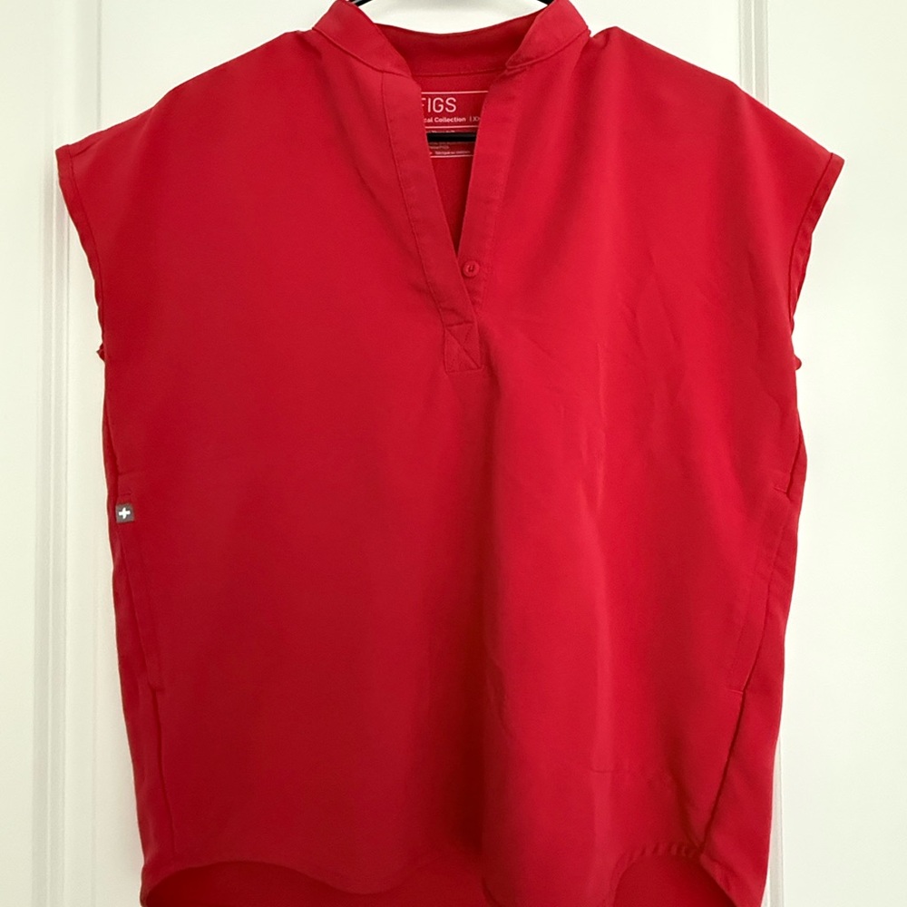 FIGS Rafaela Scrub Top – XXS – Hot Coral (Red)